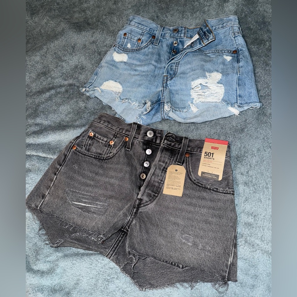 Levi's Women's Jean Shorts - Light Blue and Charcoal